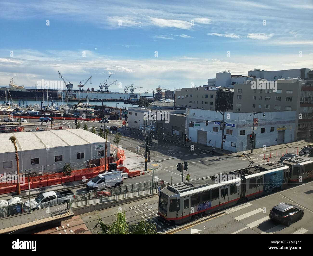 Vue aérienne du quartier de Mission Bay à San Francisco, Californie, avec train Uni visible, 3 décembre 2019. () Banque D'Images