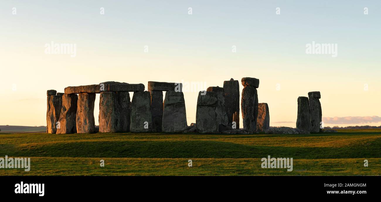 Stonehenge au lever du soleil Banque D'Images