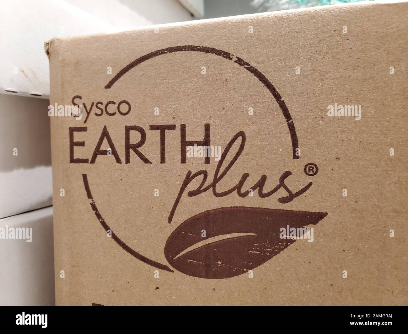 Gros plan de la boîte de serviettes en papier Sysco Earthplus de la société de produits alimentaires Sysco, une gamme durable de matériaux d'emballage alimentaire, San Ramon, Californie, 2 janvier 2020. () Banque D'Images