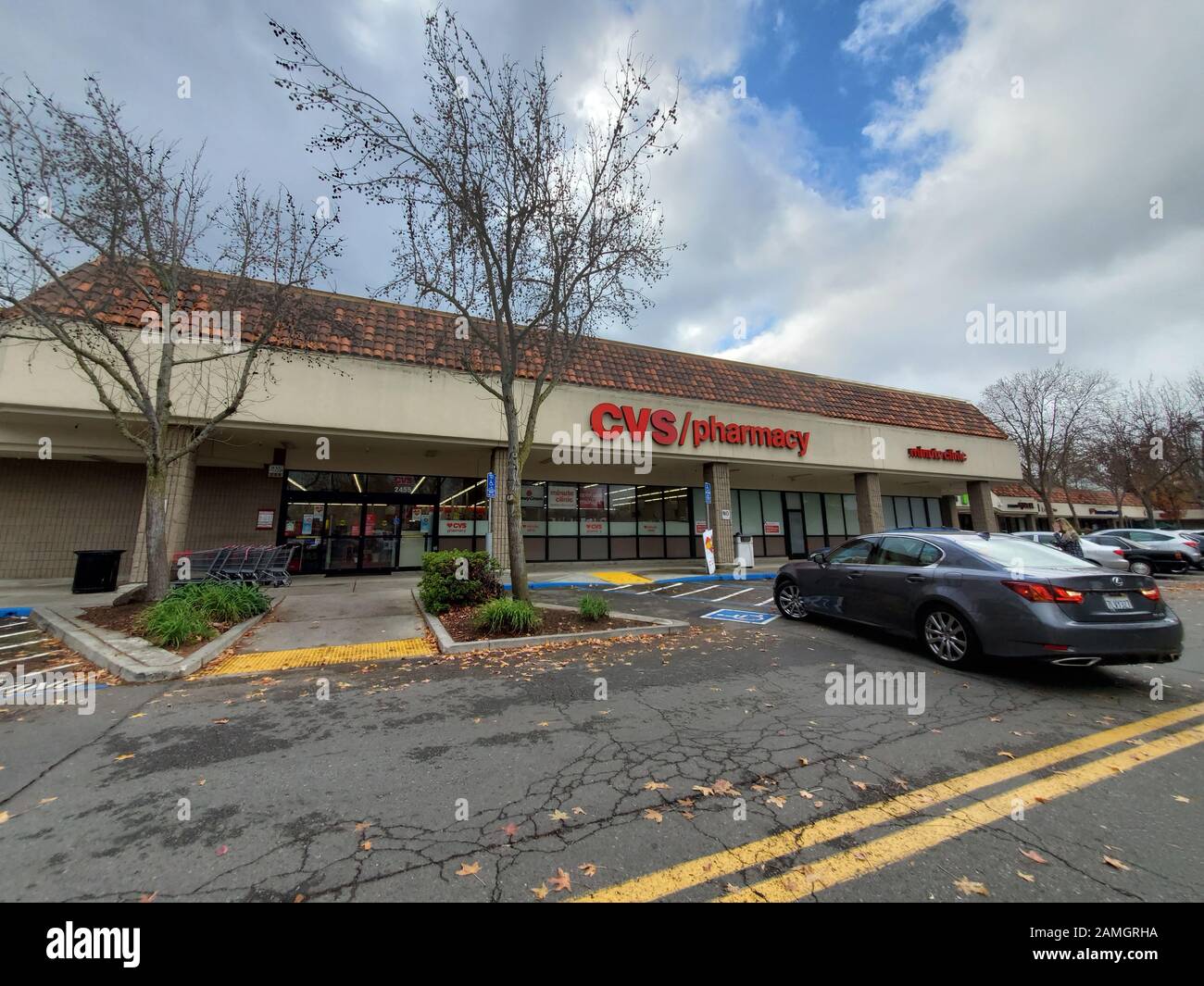 Grand angle de pharmacie CVS sous le ciel dramatique à San Ramon, Californie, 9 janvier 2020. () Banque D'Images