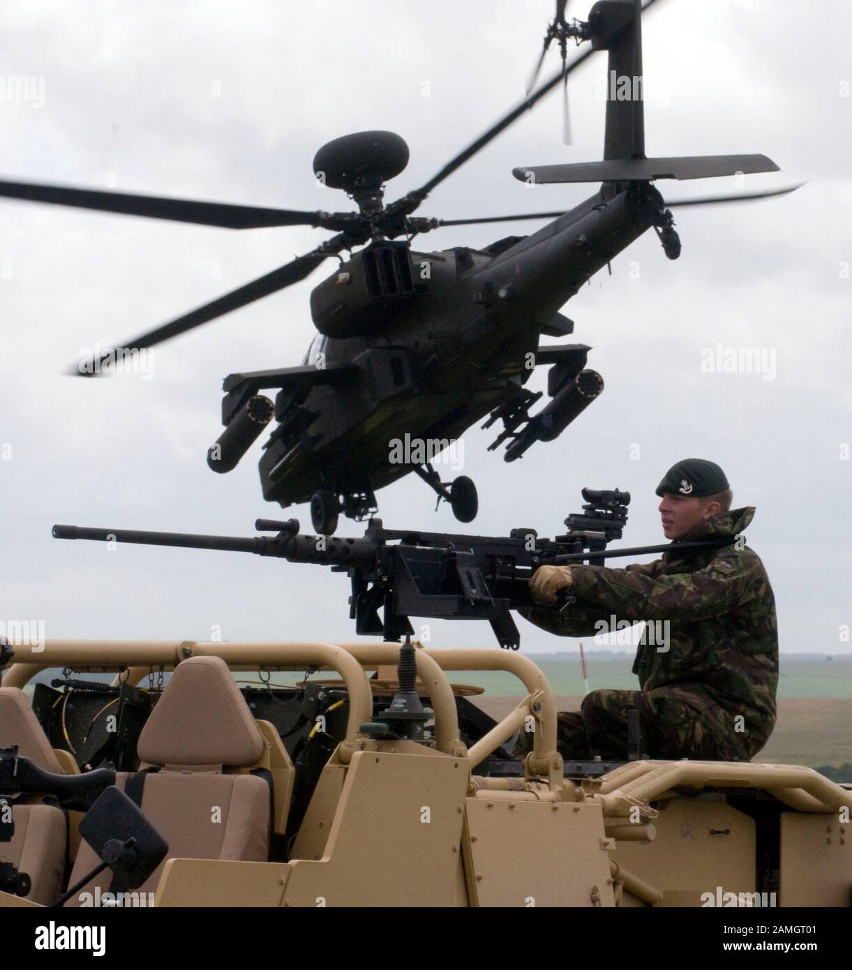 Soldats de la 11ème Brigade d'infanterie en formation sur la plaine de Salisbury en préparation au déploiement en Afghanistan en 2009. Banque D'Images