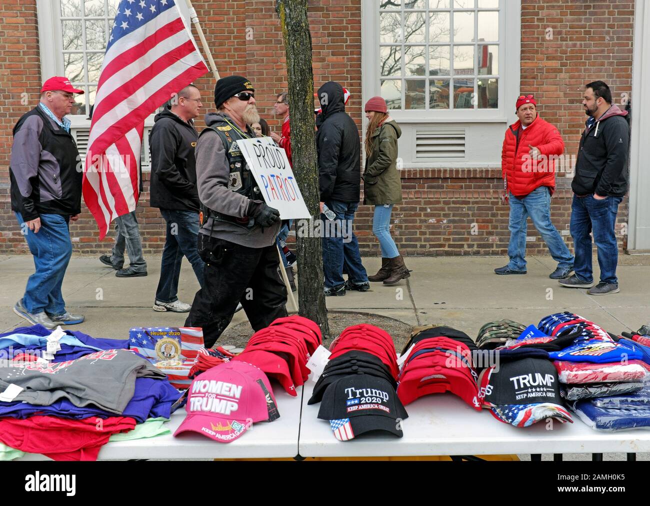 Les partisans d'atout à Toledo, Ohio, USA attendant d'assister à la campagne de réélection Trump 2020 Rally le 9 janvier 2020. Banque D'Images