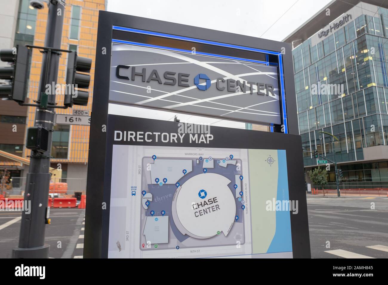 Signalisation au Chase Center, la nouvelle maison de l'équipe de basket-ball des Golden State Warriors NBA dans le quartier de Mission Bay à San Francisco, Californie, 5 décembre 2019. () Banque D'Images
