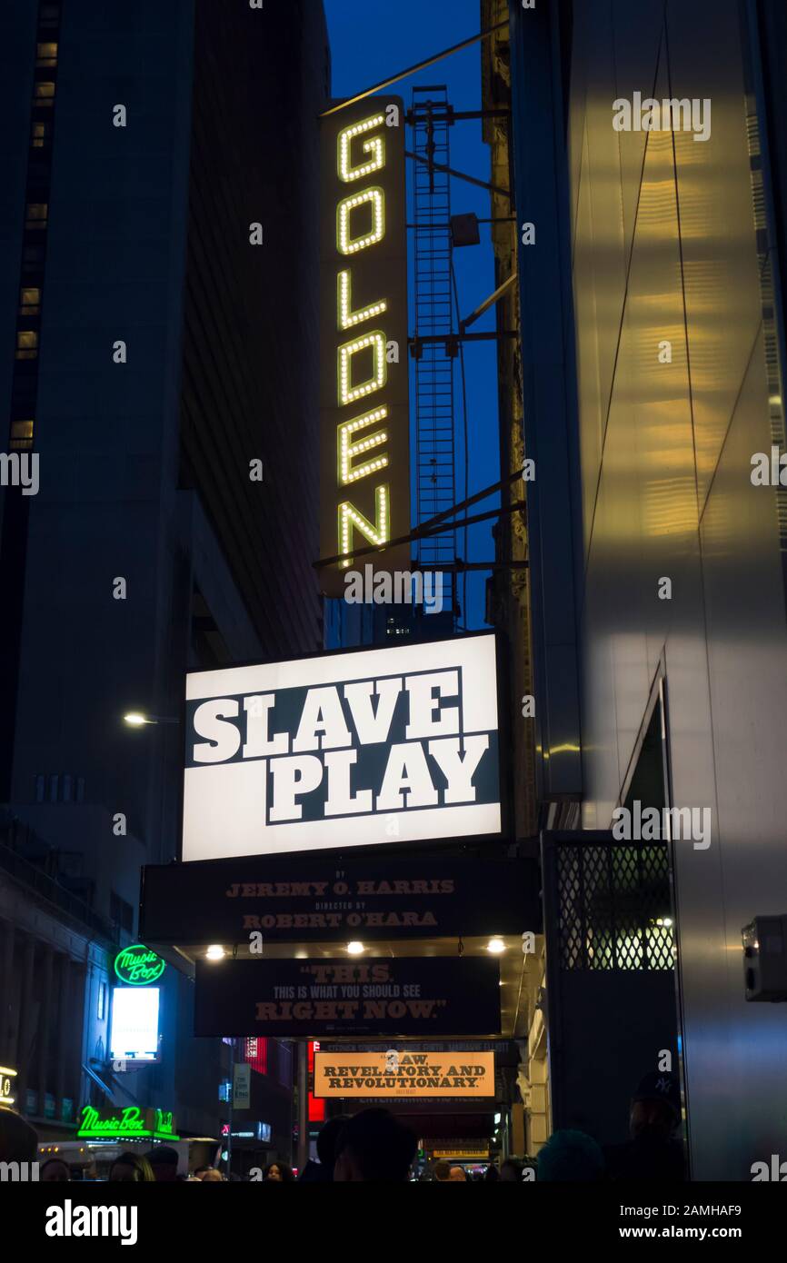 Marquee du Golden Theatre montrant « lave Play » de Jeremy O. Harris, dirigée par Robert O'Hara Banque D'Images