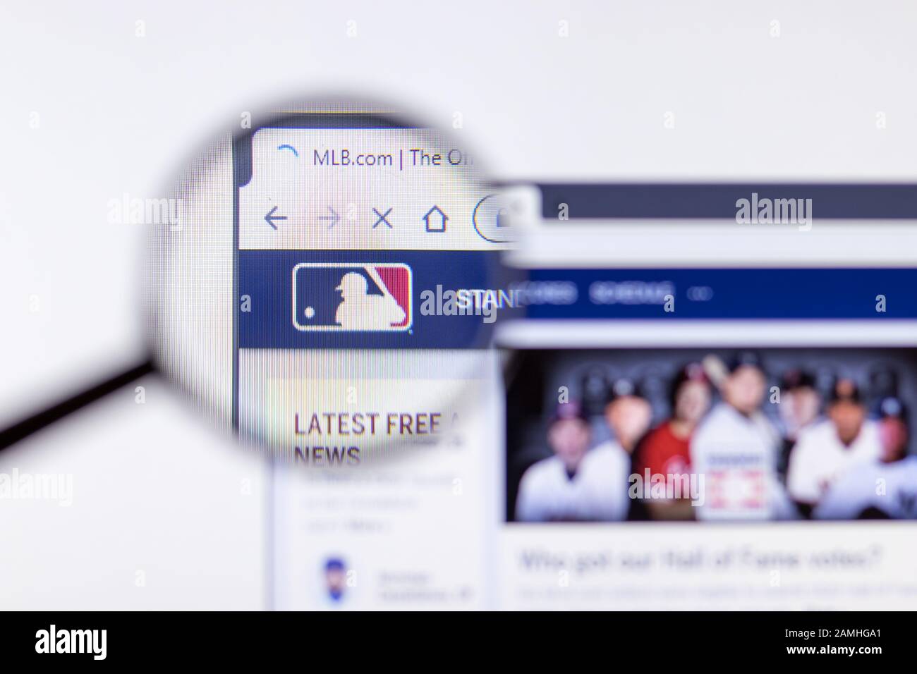 Saint-Pétersbourg, Russie - 10 janvier 2020: Page du site Web du MLB sur un écran d'ordinateur portable avec logo, éditorial illustratif Banque D'Images
