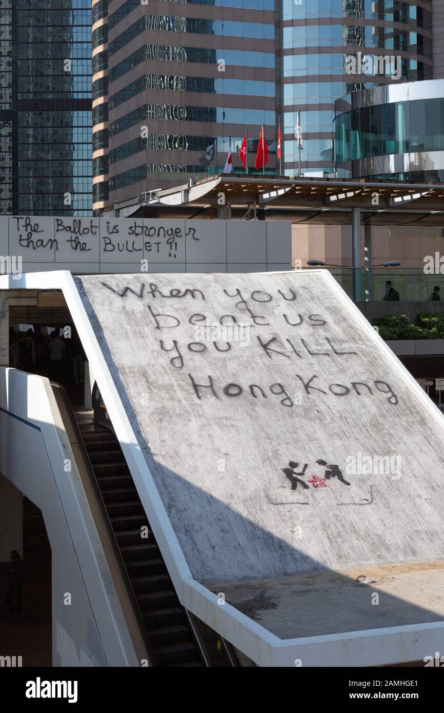 Manifestation de Hong Kong 2019 ; graffitis sur l'île de Hong Kong suite aux manifestations de Hong Kong et aux troubles civils, Hong Kong Asie Banque D'Images