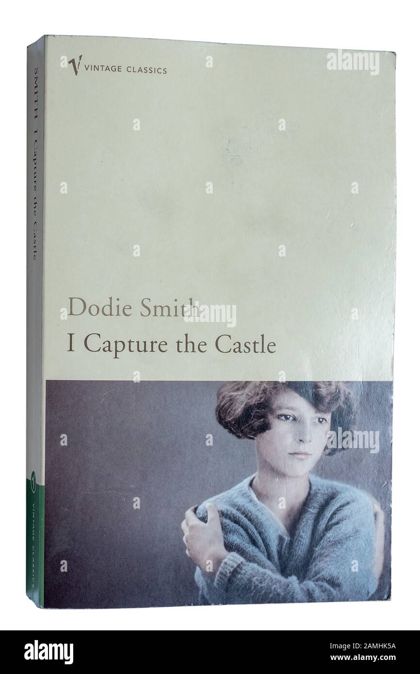 Je capture le château, un roman de Dodie Smith. Livre de poche Banque D'Images