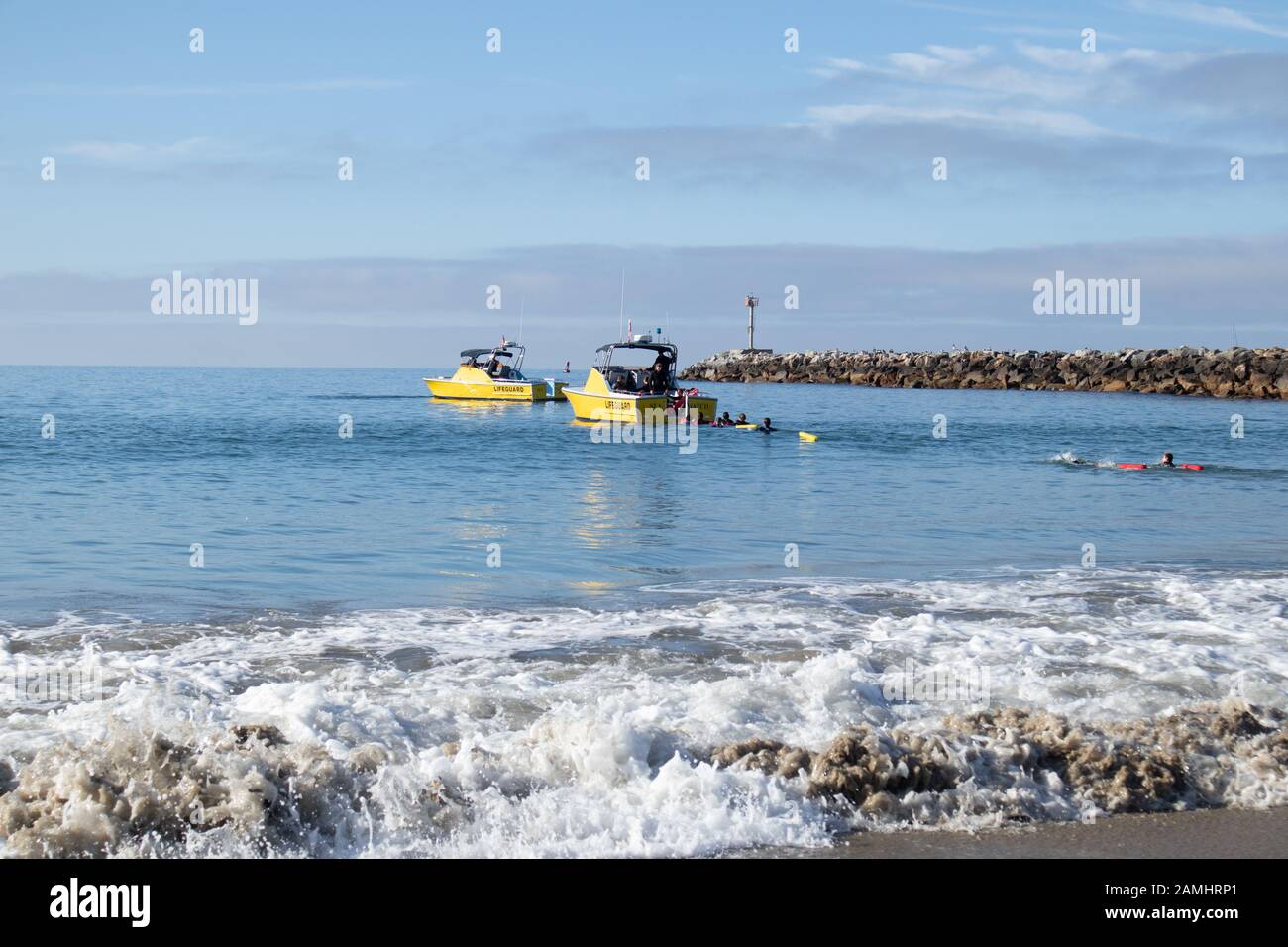 Junior Life Guards nageant en bateau à Corona del Mar State Beach Newport Beach Californie du Sud États-Unis Banque D'Images Junior Life Guards nageant en bateau à Corona del Mar State Beach Newport Beach Californie du Sud États-Unis Banque D'Images