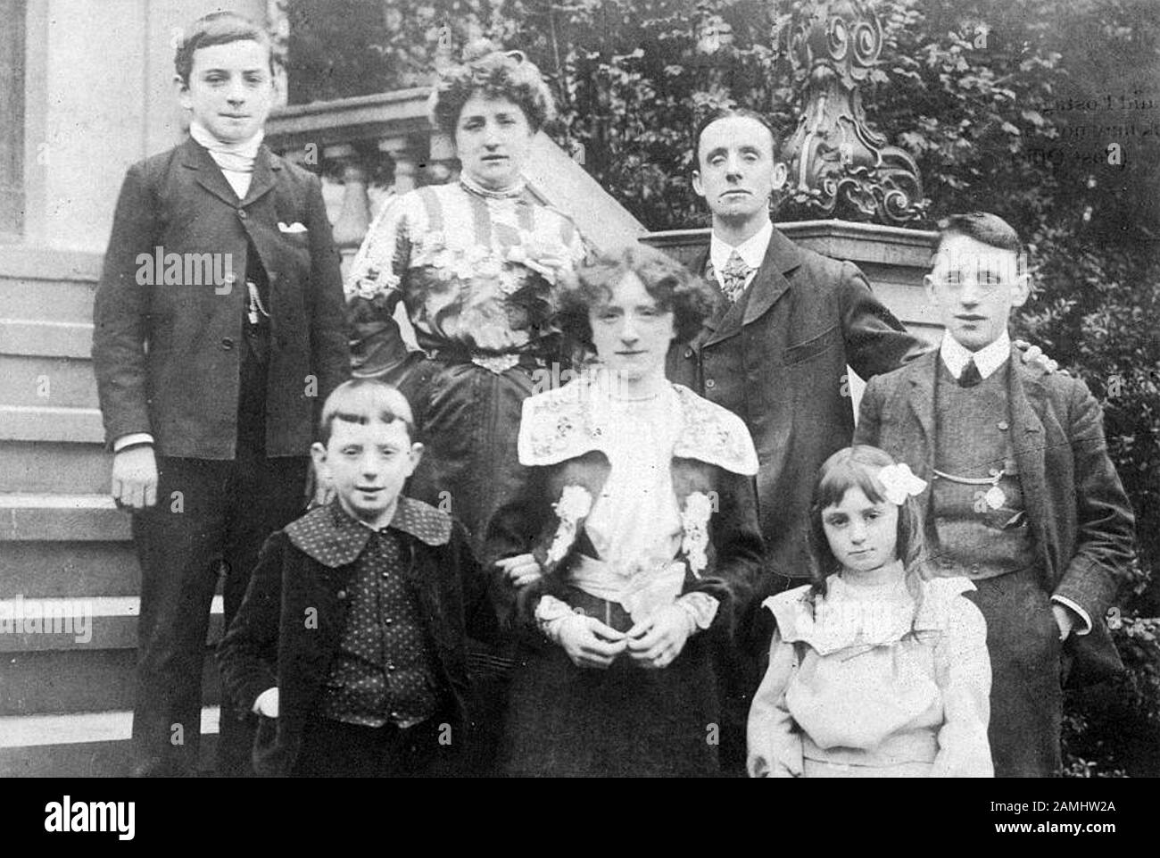 DaN LENO - George Galvin(1860-1904) comédien anglais et acteur avec sa famille vers 1900 Banque D'Images