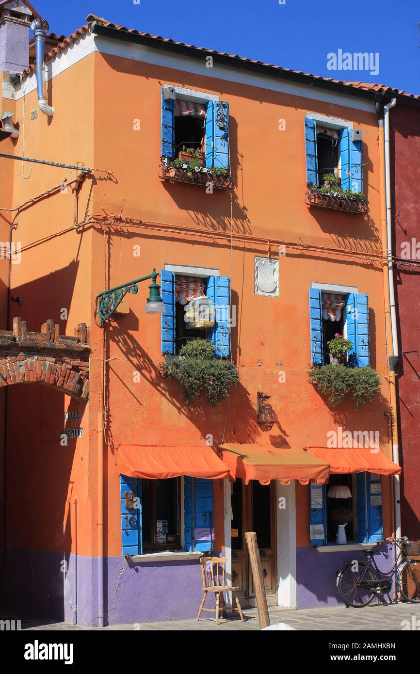 Volets sur l'île de Burano Banque D'Images