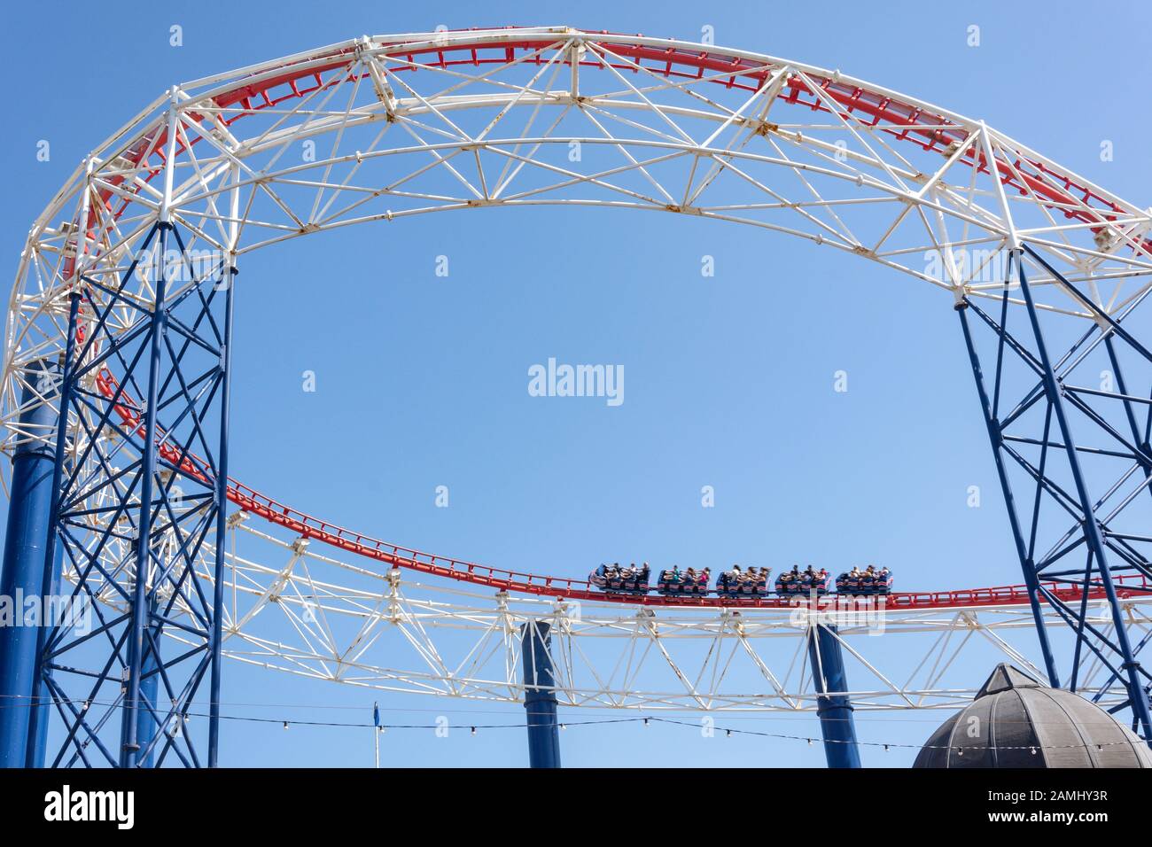 Montagnes Russes « The Big One », Blackpool Pleasure Beach, Ocean Boulevard, Promenade, Blackpool, Lancashire, Angleterre, Royaume-Uni Banque D'Images