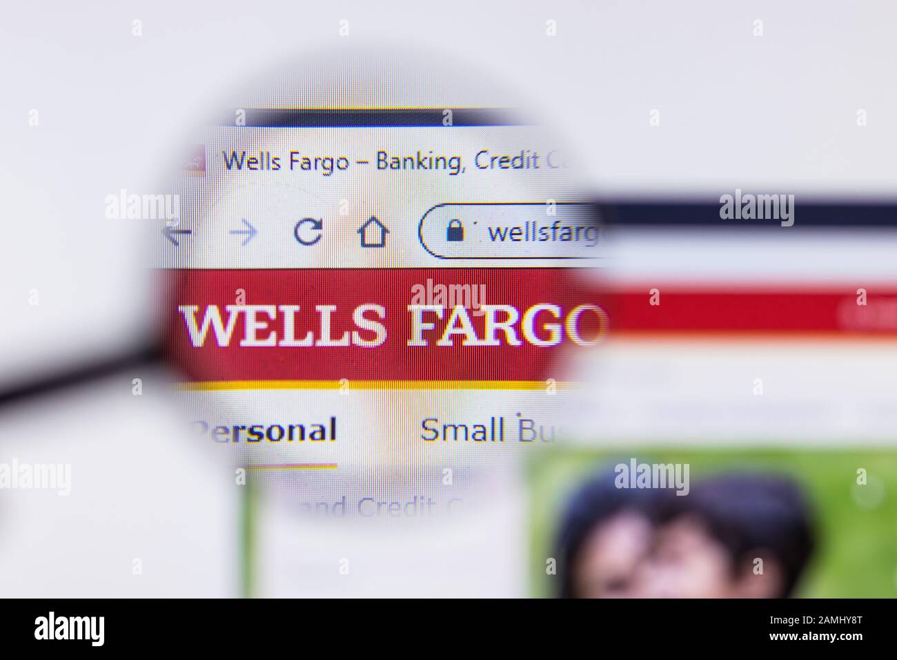 Saint-Pétersbourg, Russie - 10 janvier 2020: Page du site web de Wells Fargo sur un écran d'ordinateur portable avec logo, éditorial illustratif Banque D'Images