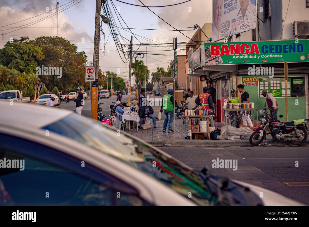 Scène de vie quotidienne dans les rues de Higuey en République dominicaine 15 Banque D'Images