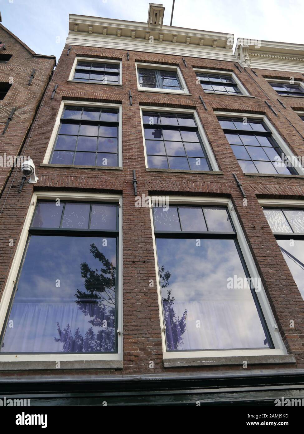 Les fenêtres et les murs extérieurs de la maison d'Anne Frank, Amsterdam, Pays-Bas Banque D'Images
