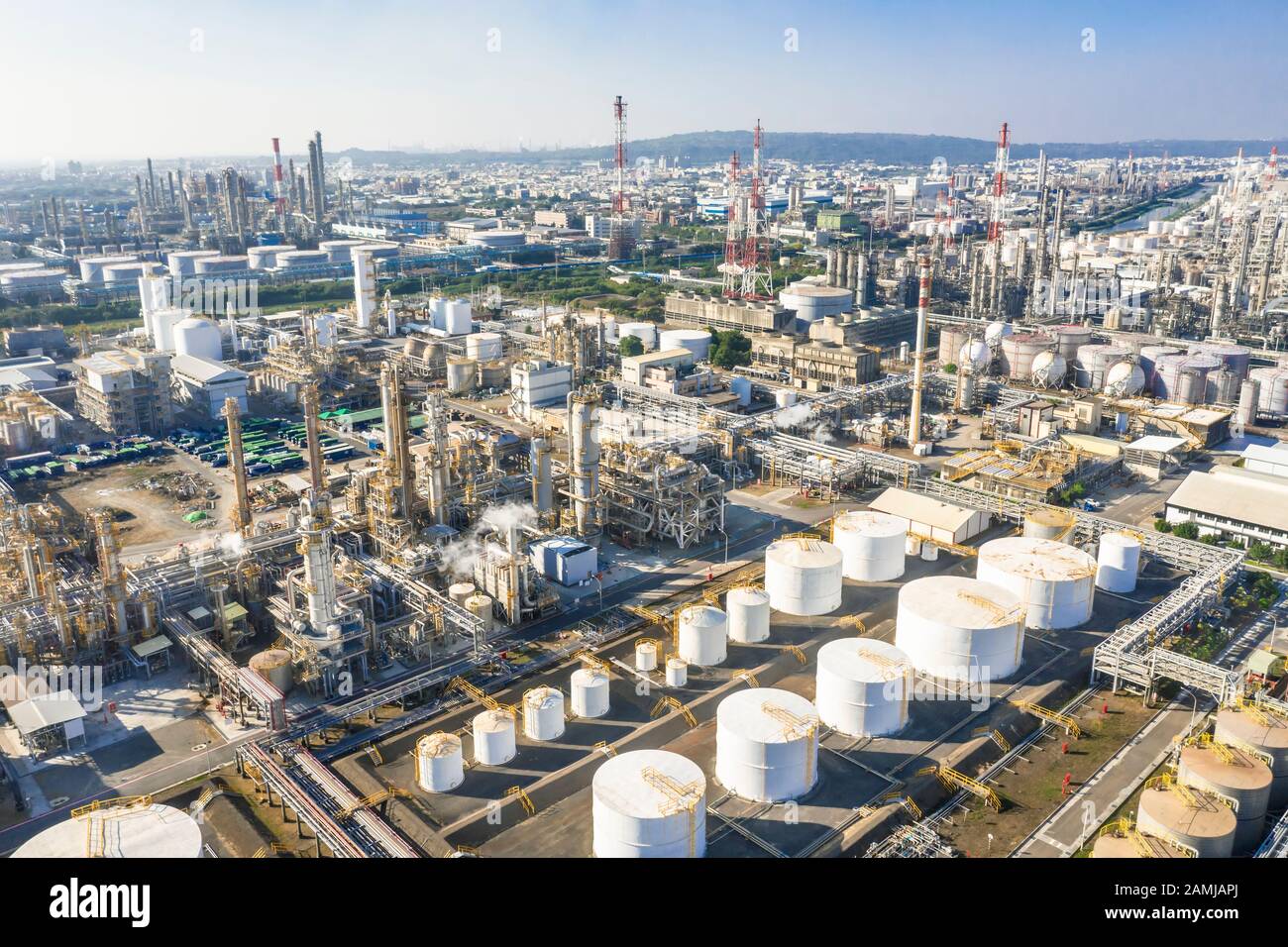 Vue aérienne de la zone industrielle avec une usine chimique Banque D'Images