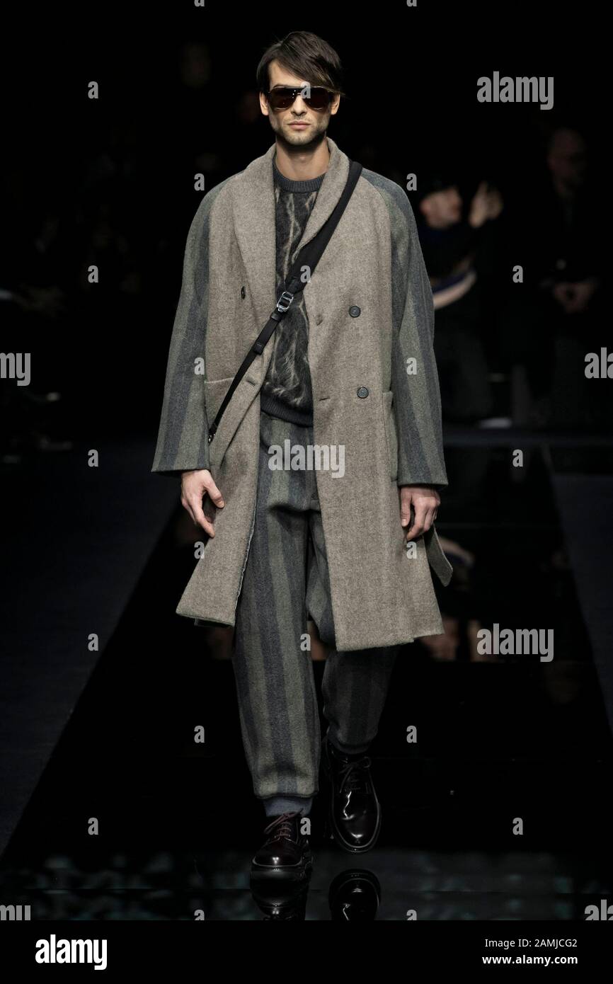 Milan, Italie. 13 janvier 2020. Giorgio ARMANI automne/hiver 2020/2021 piste pendant la semaine de la mode de Milan hommes‚Äôs Janvier 2020 - Milan, Italie 13/01/2020 | utilisation dans le monde crédit: DPA/Alay Live News Banque D'Images
