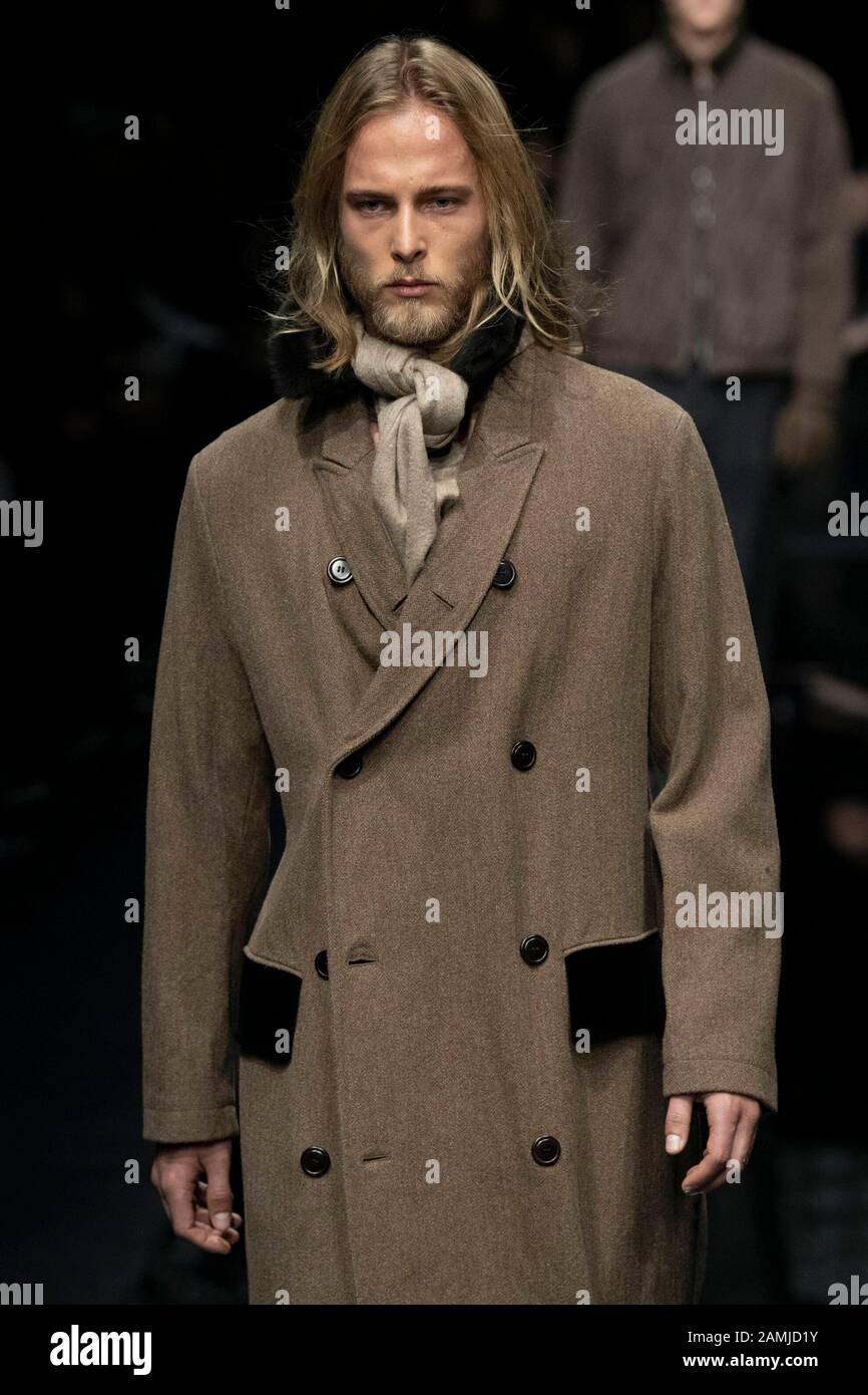 Milan, Italie. 13 janvier 2020. Giorgio ARMANI automne/hiver 2020/2021 piste pendant la semaine de la mode de Milan hommes‚Äôs Janvier 2020 - Milan, Italie 13/01/2020 | utilisation dans le monde crédit: DPA/Alay Live News Banque D'Images