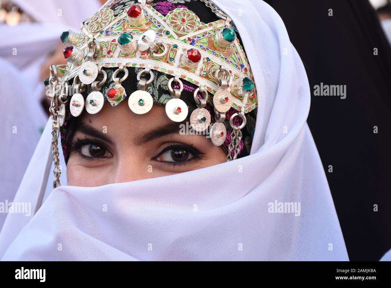 Beijing, Maroc. 12 janvier 2020. Une jeune fille amazigh (Berber) participe à un rassemblement pour célébrer le nouvel an amazigh connu sous le nom de Yennayer à Rabat, au Maroc, le 12 janvier 2020. Crédit: Chadi/Xinhua/Alay Live News Banque D'Images