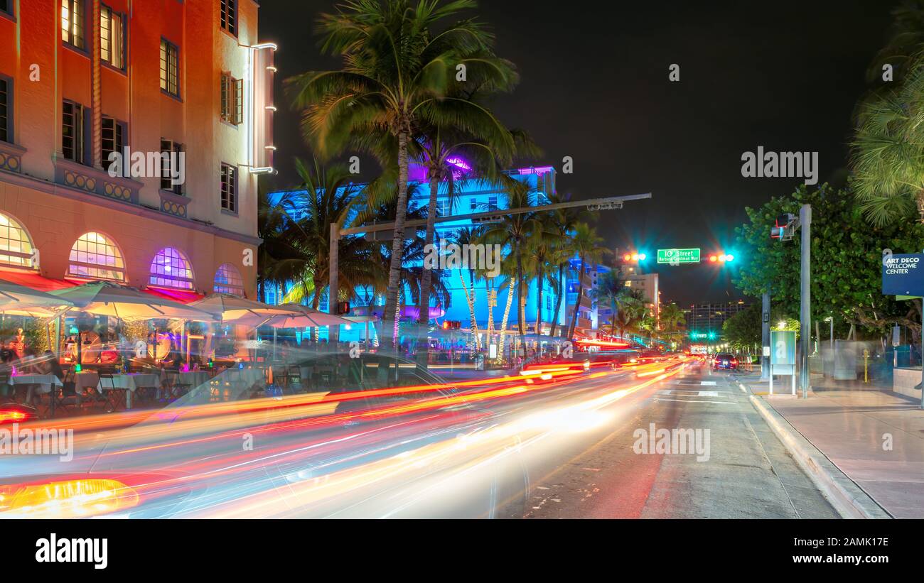 Ocean Drive la nuit à Miami Beach, en Floride Banque D'Images