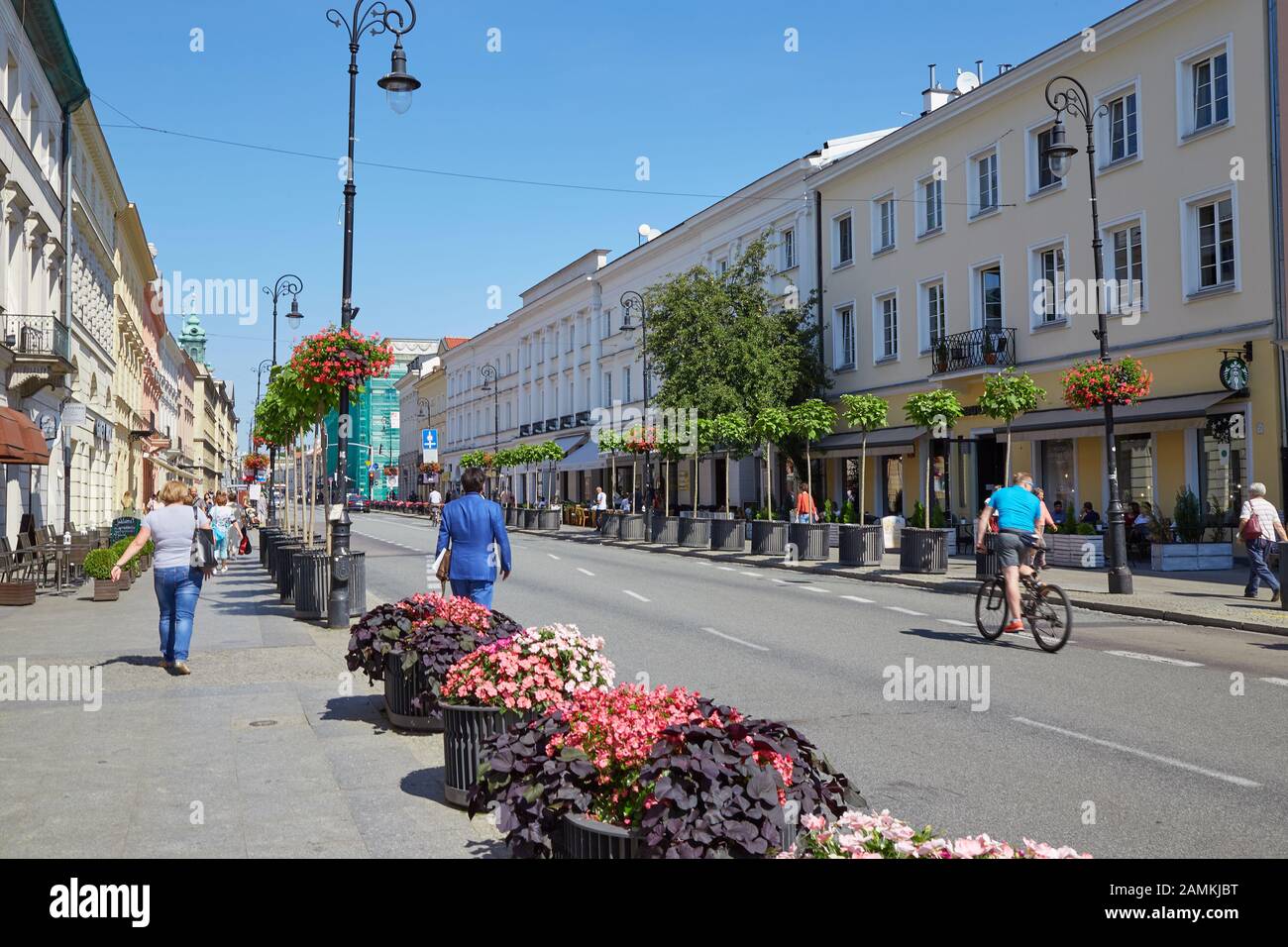 Varsovie, POLOGNE - 16 AOÛT 2017 : rue Nowy Swiat à Varsovie en été Banque D'Images