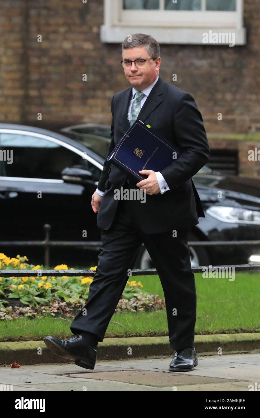 Le secrétaire à la Justice Robert Buckland arrive à une réunion du Cabinet à Downing Street, Londres. Banque D'Images