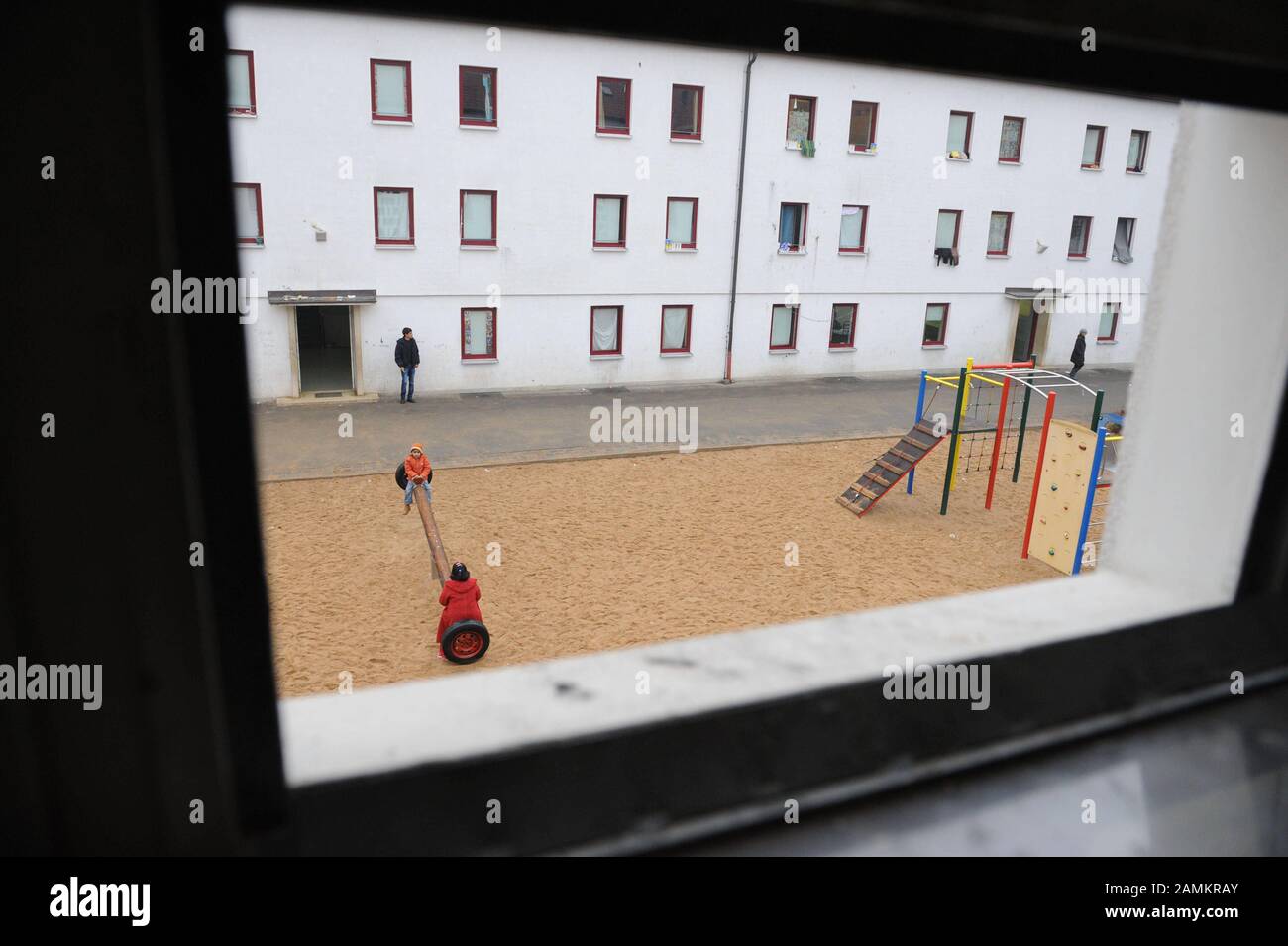 Centre d'accueil central pour demandeurs d'asile (ZAE) à Zirndorf, sur la photo une aire de jeux dans la cour du centre d'accueil initial. [traduction automatique] Banque D'Images