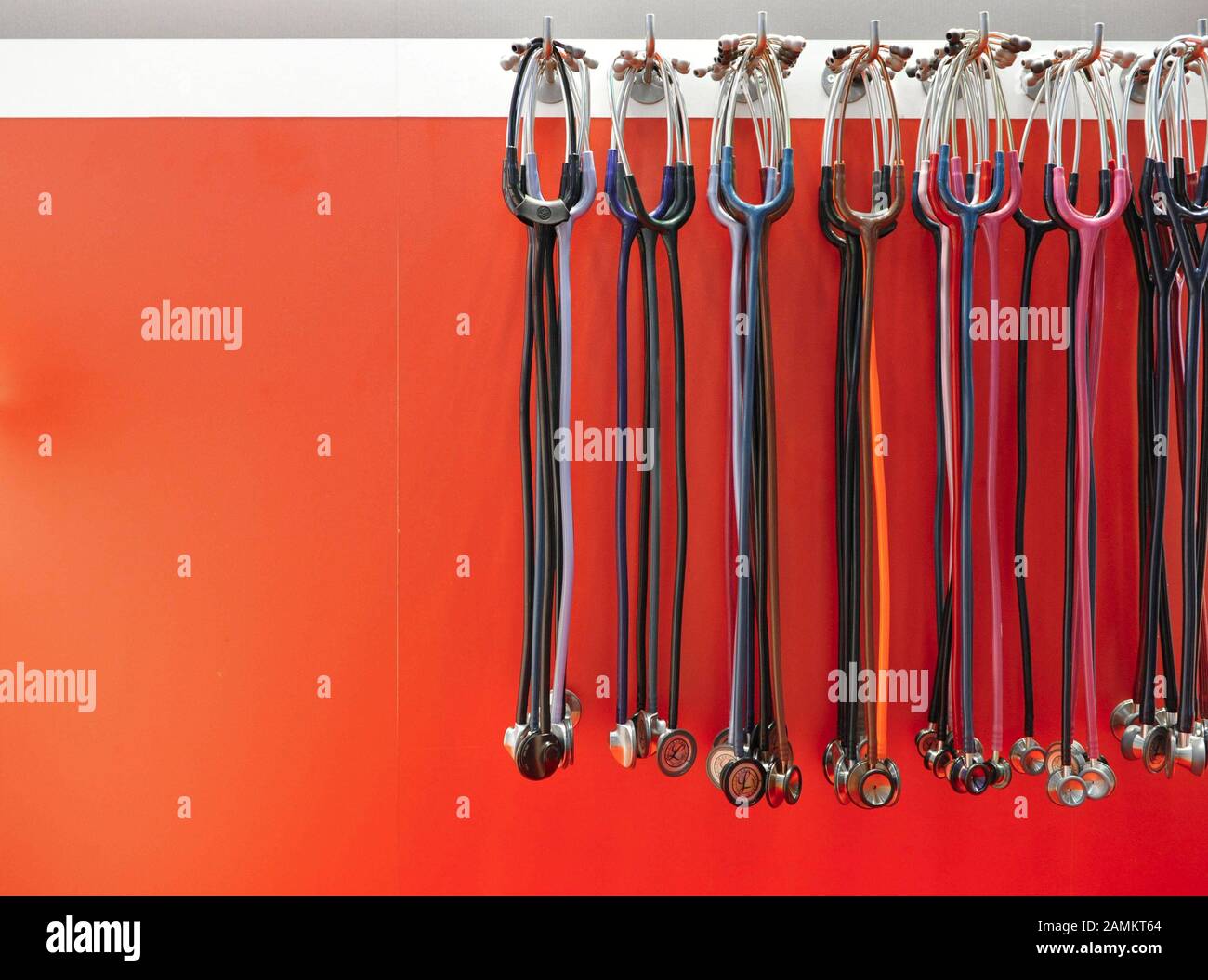 Congrès européen Des Cardiologues (ESC) 2012 au centre des expositions de Munich. L'image montre des stéthoscopes à un stand de salon. [traduction automatique] Banque D'Images