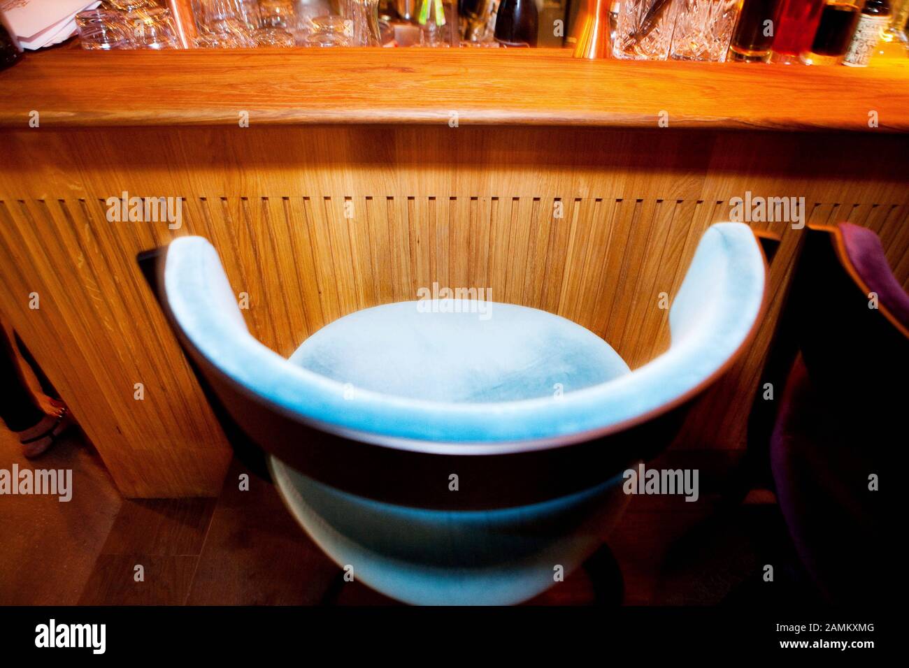 Chaise de bar dans le bar sur le toit 'Flushing Meadows' dans l'hôtel du même nom à Fraunhoferstraße 32. [traduction automatique] Banque D'Images