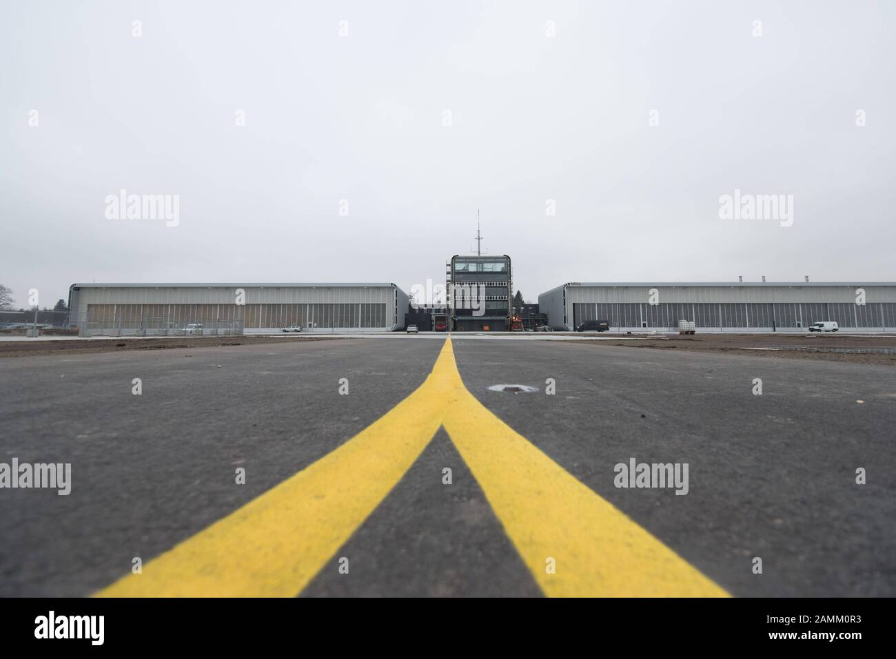 Nouveaux bâtiments pour l'escadron d'hélicoptères de la police fédérale sur le site de l'aérodrome d'Oberschleissheim. [traduction automatique] Banque D'Images