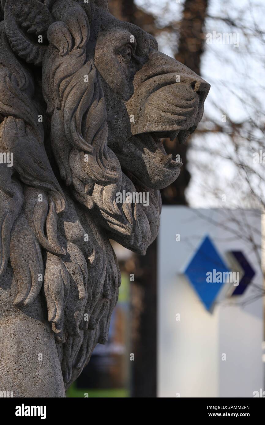 Le Lion bavarois devant le bâtiment de la Bayerische Landesbank (Bayern LB) à Munich. [traduction automatique] Banque D'Images