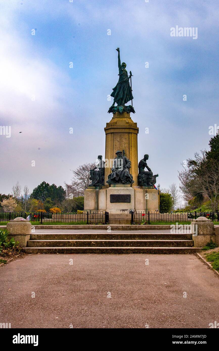 Exeter, DEVON, Royaume-Uni - 31MAR19 : le Mémorial de guerre de Northernhay est situé dans les jardins de Northernhay, au centre d'Exeter. Il fut érigé en 1923 et fut desi Banque D'Images
