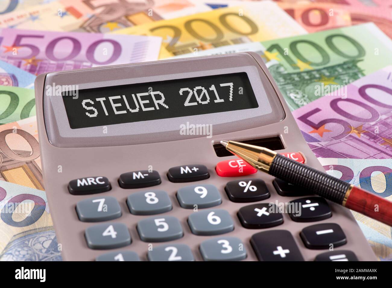 Calculatrice avec taxe 2017 et euro en espèces [traduction automatique] Banque D'Images