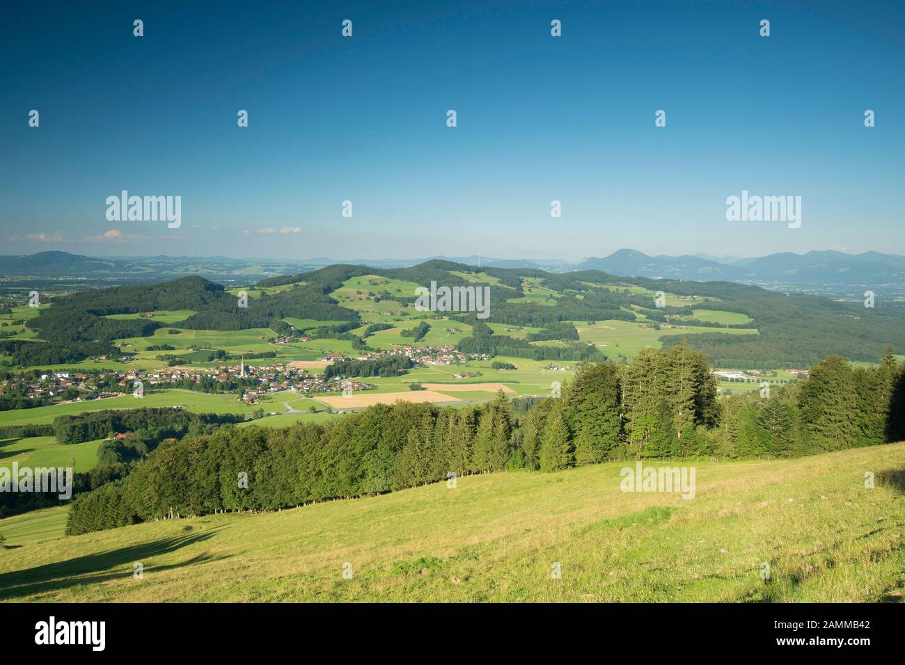 Panorama sur La Colère avec le Högl, un village de Berchtesgadener Land, Rupertiwinkel [traduction automatique] Banque D'Images