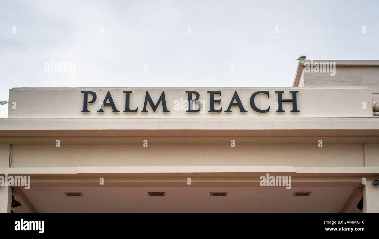 Cannes France, 29 décembre 2019 : entrée hôtel Palm Beach à la Pointe de la Croisette à Cannes France Banque D'Images