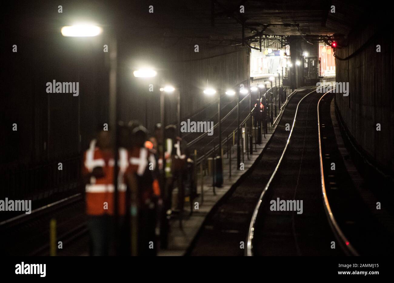 Fermeture de la ligne principale S-Bahn le week-end pour l'entretien des  rails, des lignes électriques et des commutateurs. [traduction automatique]  Photo Stock - Alamy