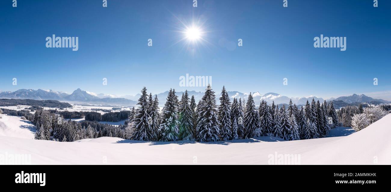 Panorama paysage en Bavière à pieds en hiver [traduction automatique] Banque D'Images