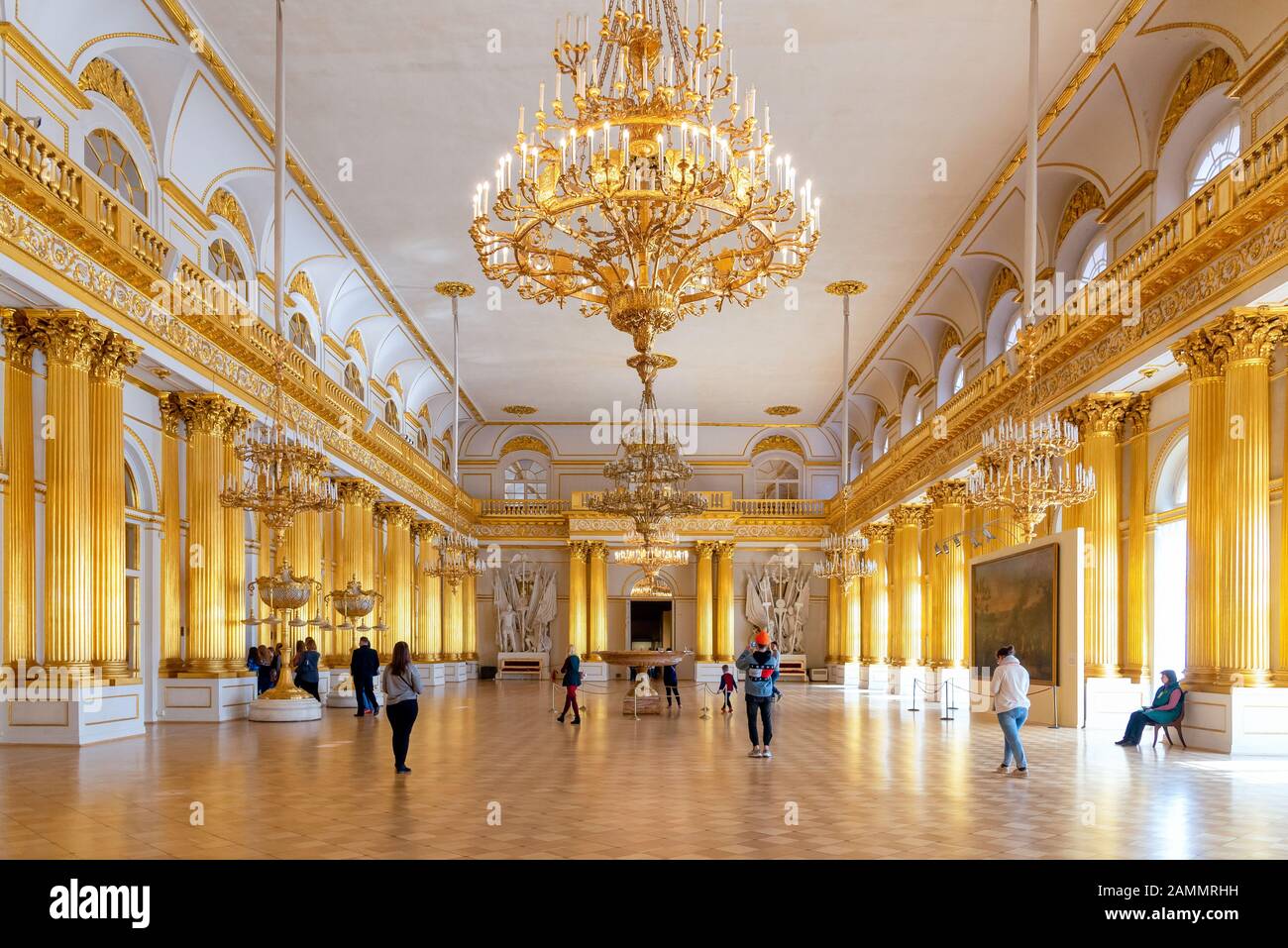 Saint-PÉTERSBOURG, RUSSIE-AVRIL 11.2018 : l'intérieur de la salle des armoiries de l'Ermitage un musée d'art et de culture à Saint-Pétersbourg, Russie. Banque D'Images