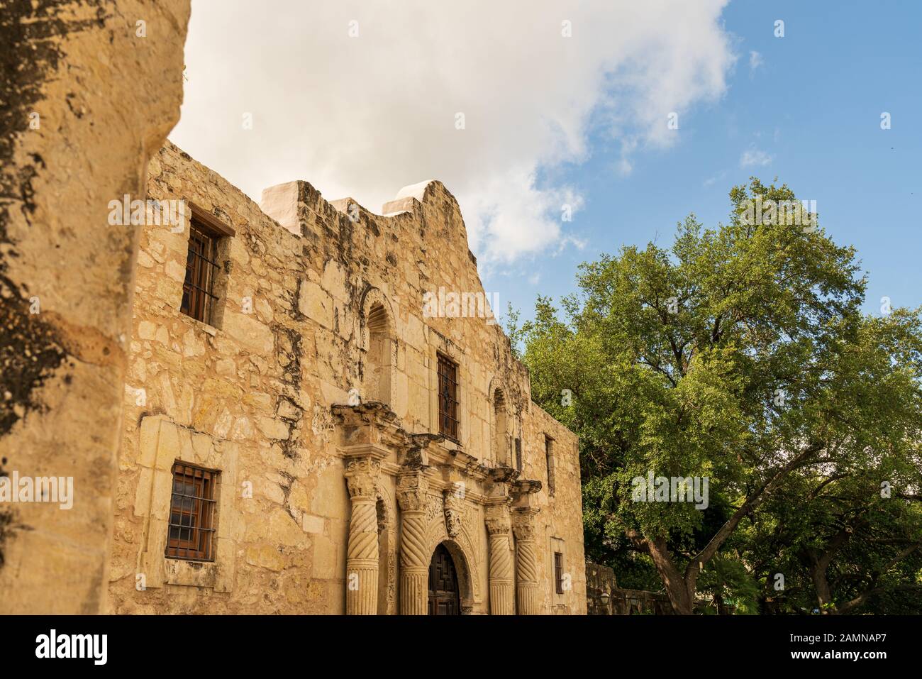 L'Alamo à San Antonio, Texas, est une mission historique espagnole qui a été construite au XVIIIe siècle et a été le lieu d'une célèbre bataille. Banque D'Images
