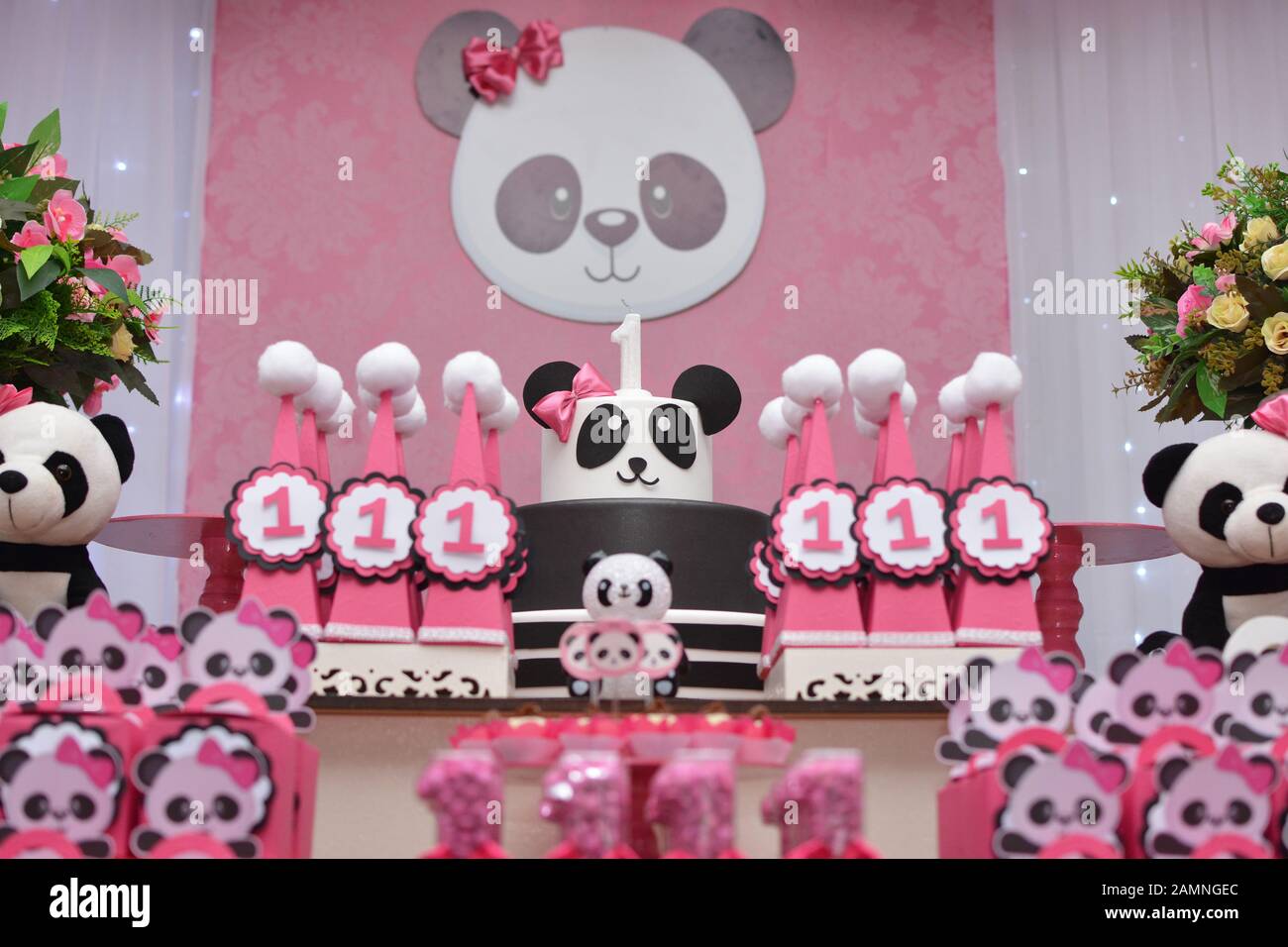 Panda Birthday Banque D Image Et Photos Alamy Panda Birthday Banque D Image Et Photos Alamy