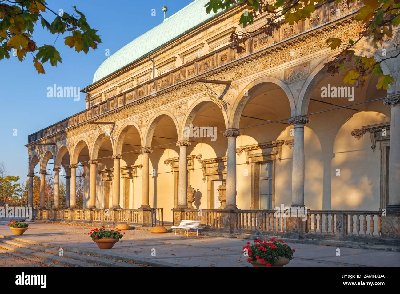 PRAGUE, RÉPUBLIQUE TCHÈQUE - le 16 octobre 2018 : La renessance palace Letohrádek Belveder královny Anny (ou) près du Château Banque D'Images