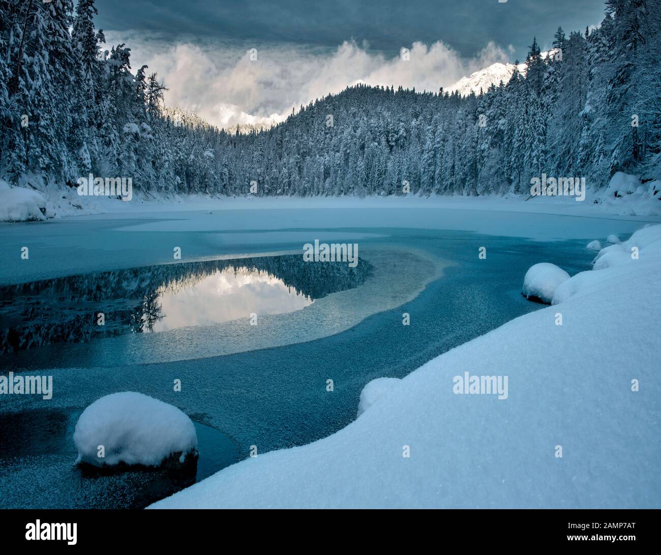 Eibsee couvertes de neige et Zugspitze en parfaite lumière Banque D'Images