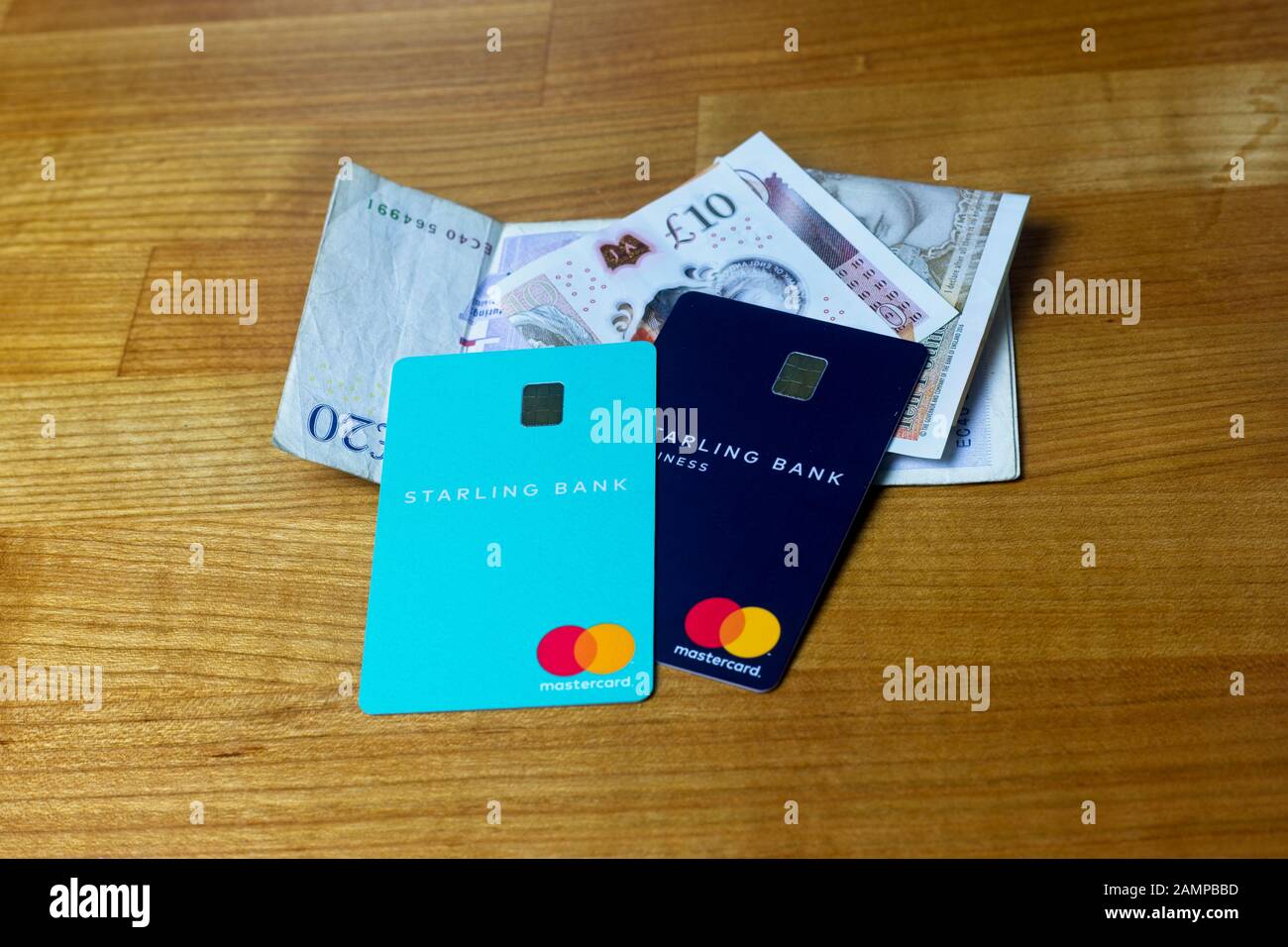 Cartes de débit personnelles et d'affaires Starling Bank gérées par Mastercard Banque D'Images