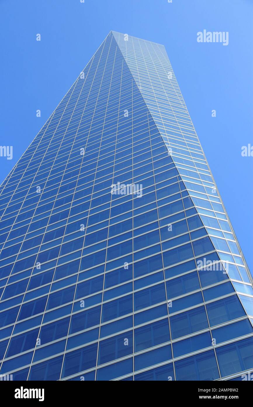 MADRID, ESPAGNE - 23 octobre 2012 : Torre de Cristal gratte-ciel de Madrid. Torre de Cristal est le 2ème plus haut bâtiment de l'Espagne (en 2013), il est de 249 Banque D'Images