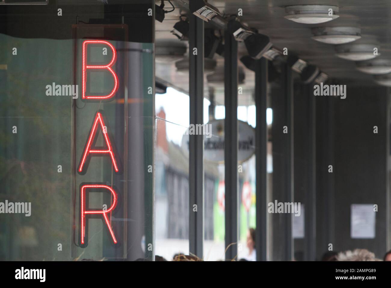 Néon Bar se connecter Dublin, Irlande Banque D'Images