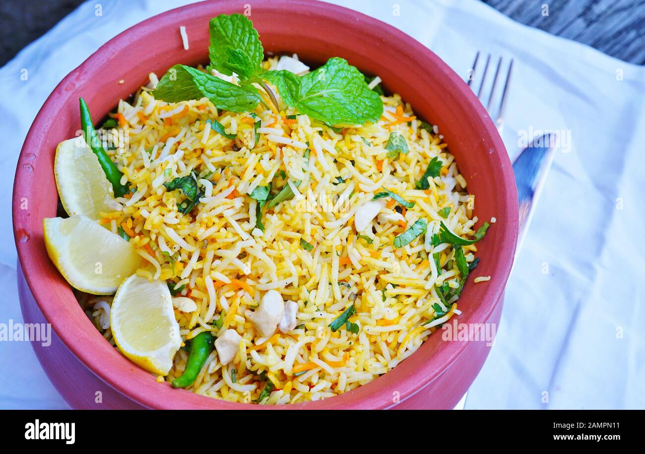 Un plat de légumes biryani dans un restaurant indien Banque D'Images