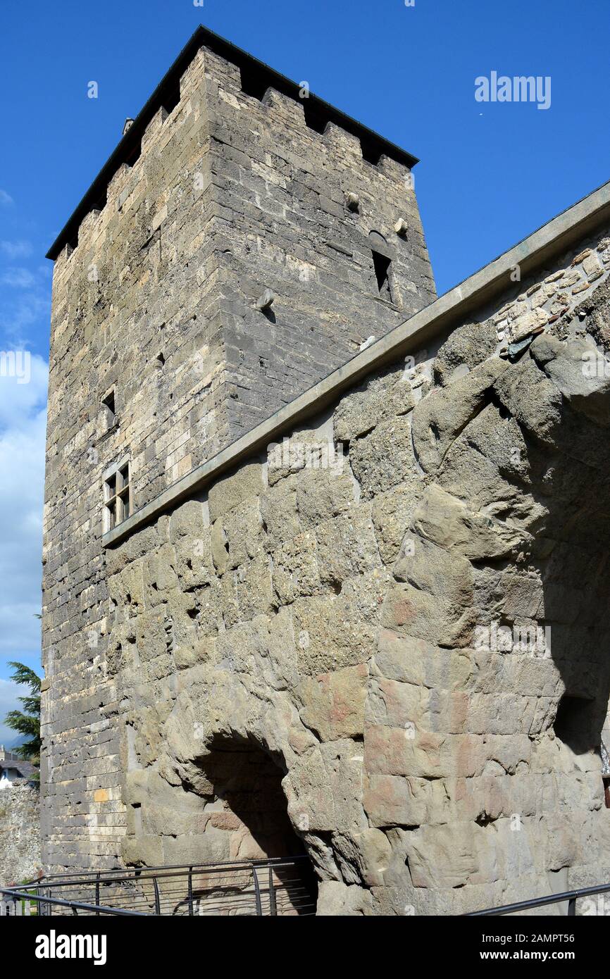 Aoste, Vallée d'Aoste, Italie-Porta Praetoria est le principal accès à la vieille ville romaine Banque D'Images