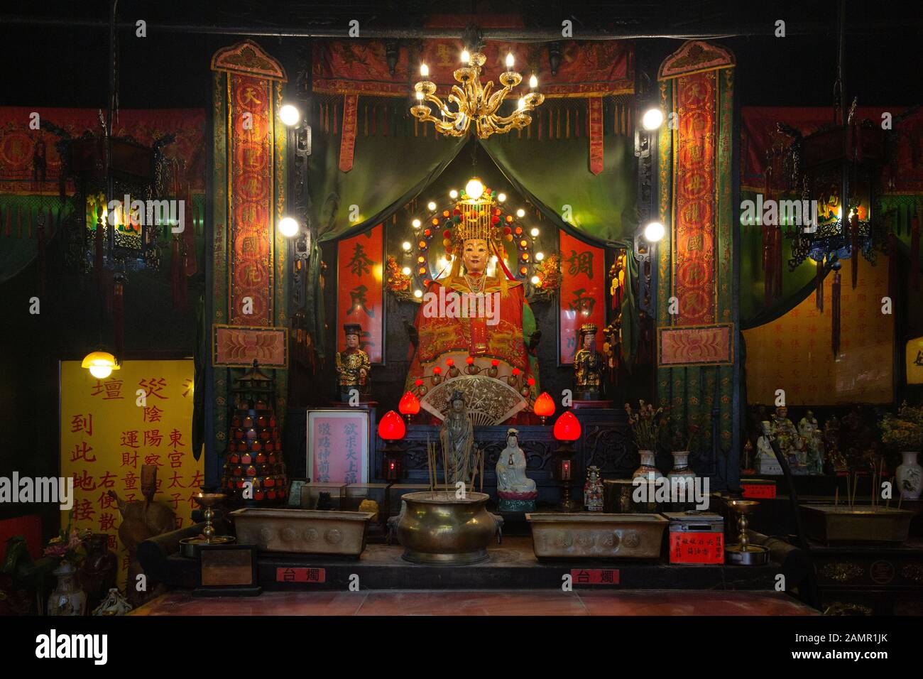 Temple Tin Hau; sanctuaire ou autel à la déesse Tin Hau, déesse chinoise de la mer, à l'intérieur du temple Tin Hau, Kowloon, Hong Kong Asie Banque D'Images
