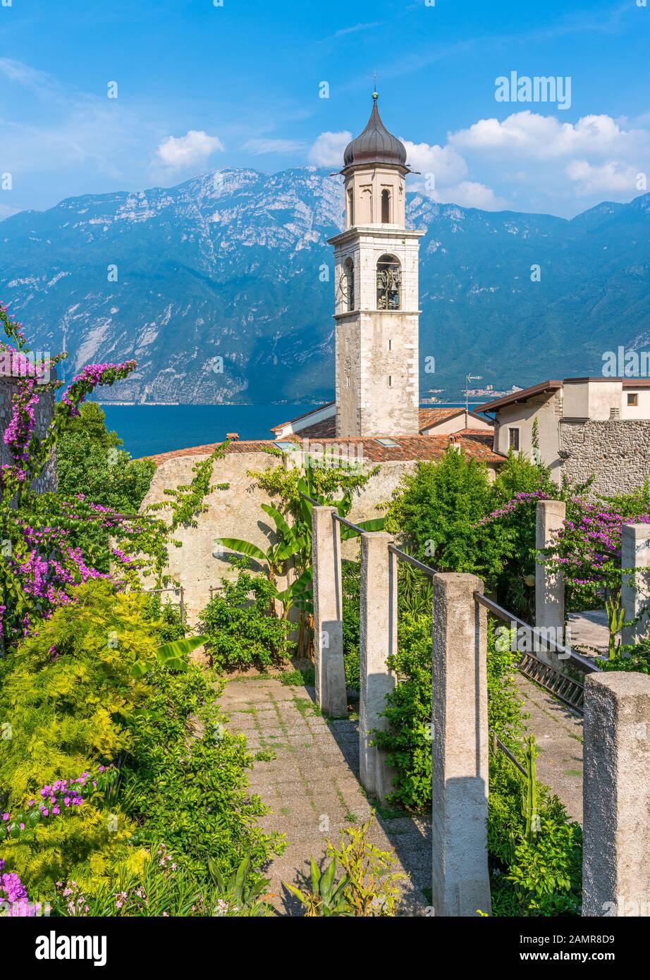 La ville pittoresque de Limone sul Garda, sur le lac de Garde. Province De Brescia, Lombardie, Italie. Banque D'Images