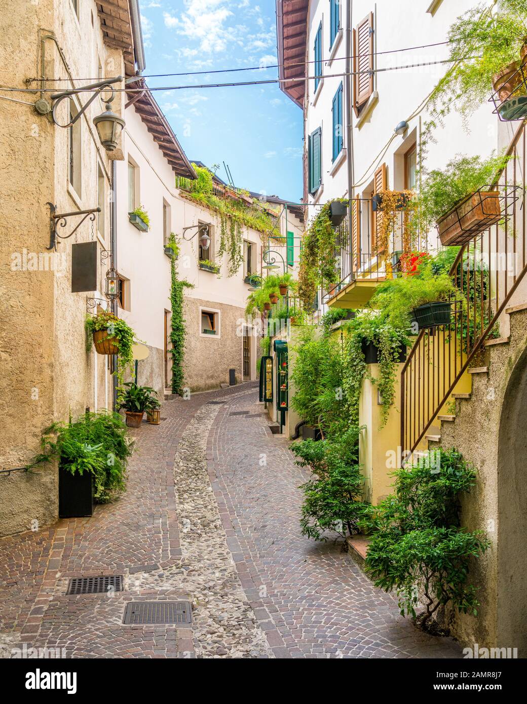 La ville pittoresque de Limone sul Garda, sur le lac de Garde. Province De Brescia, Lombardie, Italie. Banque D'Images