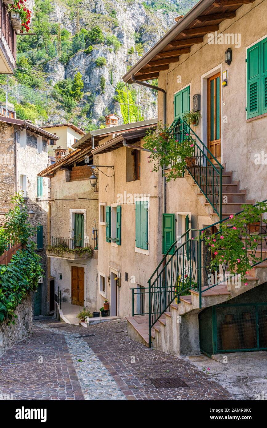 La ville pittoresque de Limone sul Garda, sur le lac de Garde. Province De Brescia, Lombardie, Italie. Banque D'Images